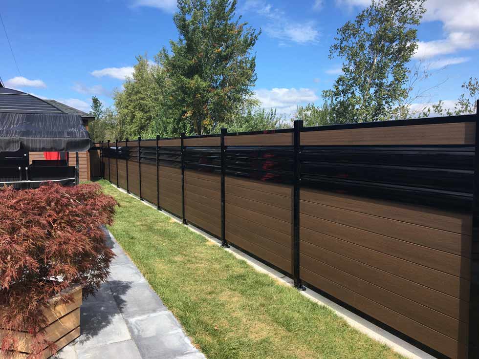 Clôture en bois composite